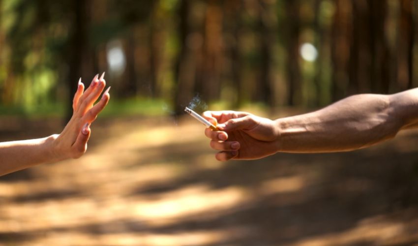 Can smoking cigarettes cause mental health problems