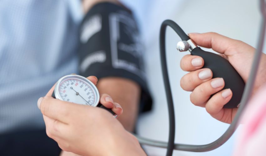 How quickly can blood pressure be lowered through lifestyle changes